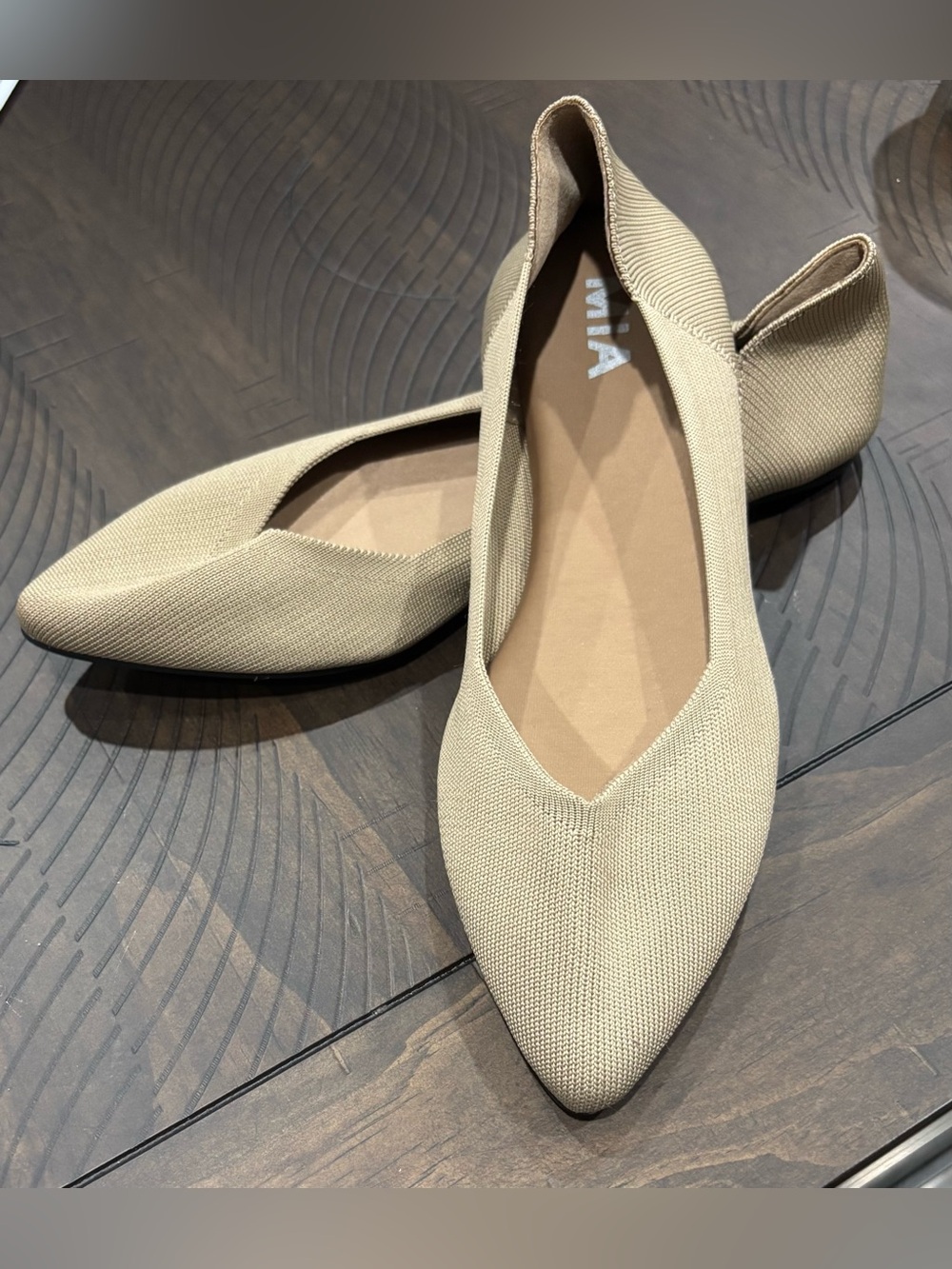 MIA "Kerri" Flyknit Pointed Toe Flats Size 8 NWO-Box
